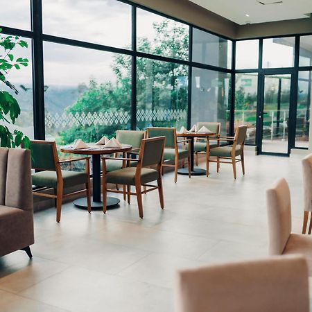 Wyndham Quito Airport Hotel Puembo Bagian luar foto