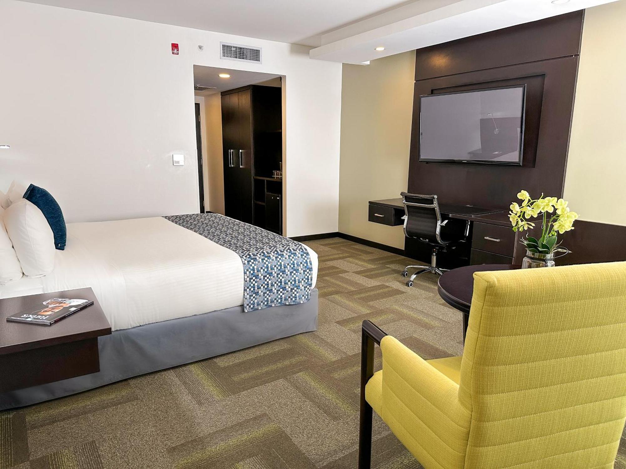 Wyndham Quito Airport Hotel Puembo Bagian luar foto Suite