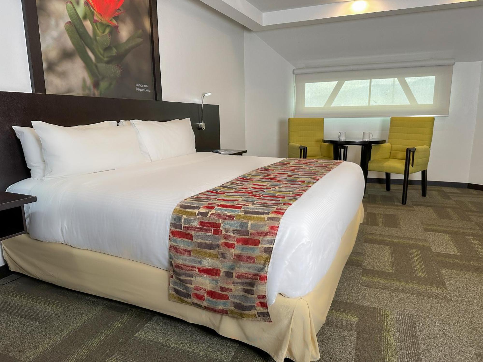 Wyndham Quito Airport Hotel Puembo Bagian luar foto A room at the hotel