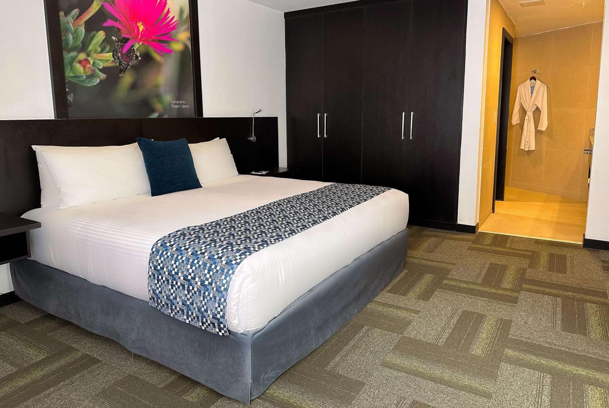 Wyndham Quito Airport Hotel Puembo Bagian luar foto