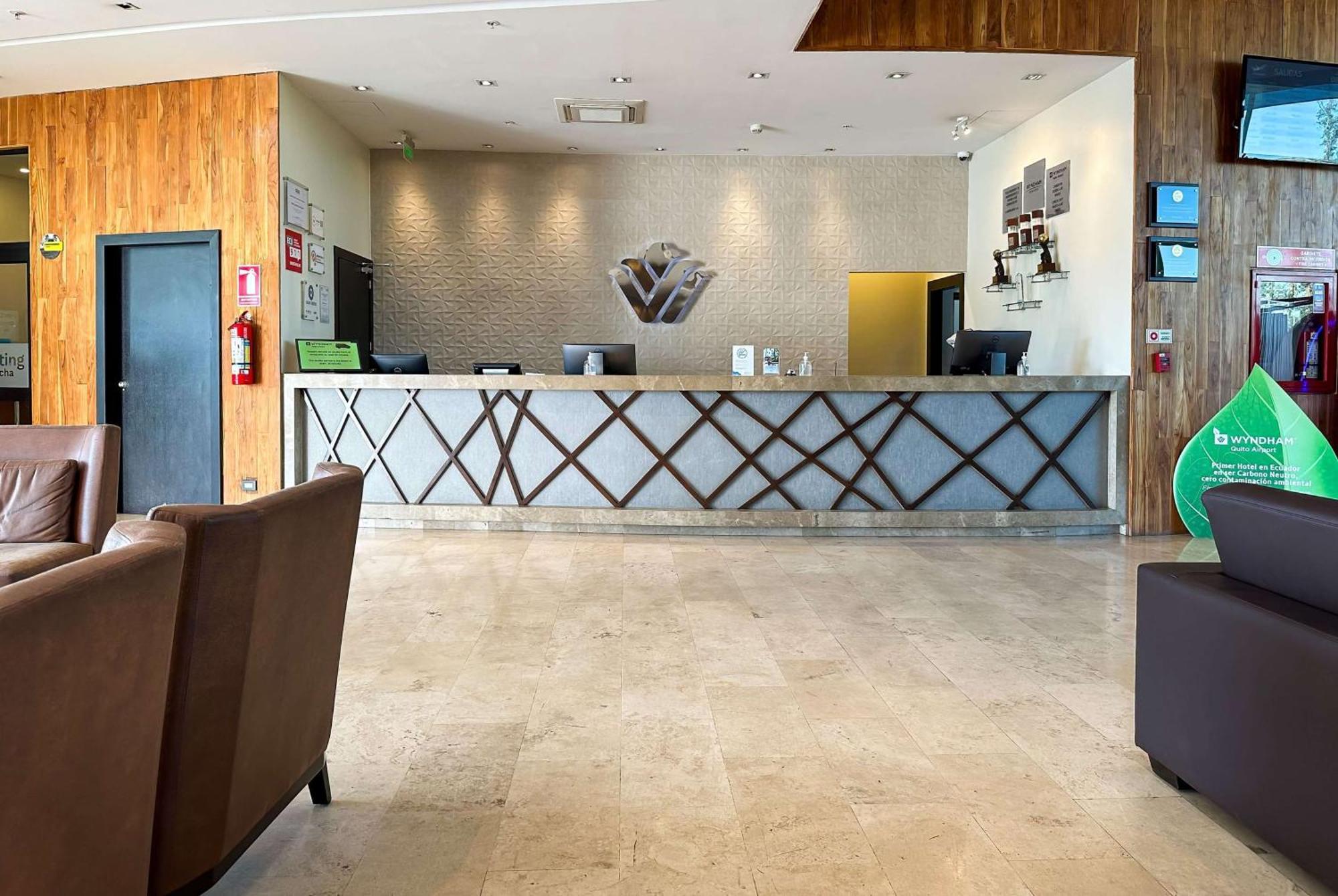 Wyndham Quito Airport Hotel Puembo Bagian luar foto