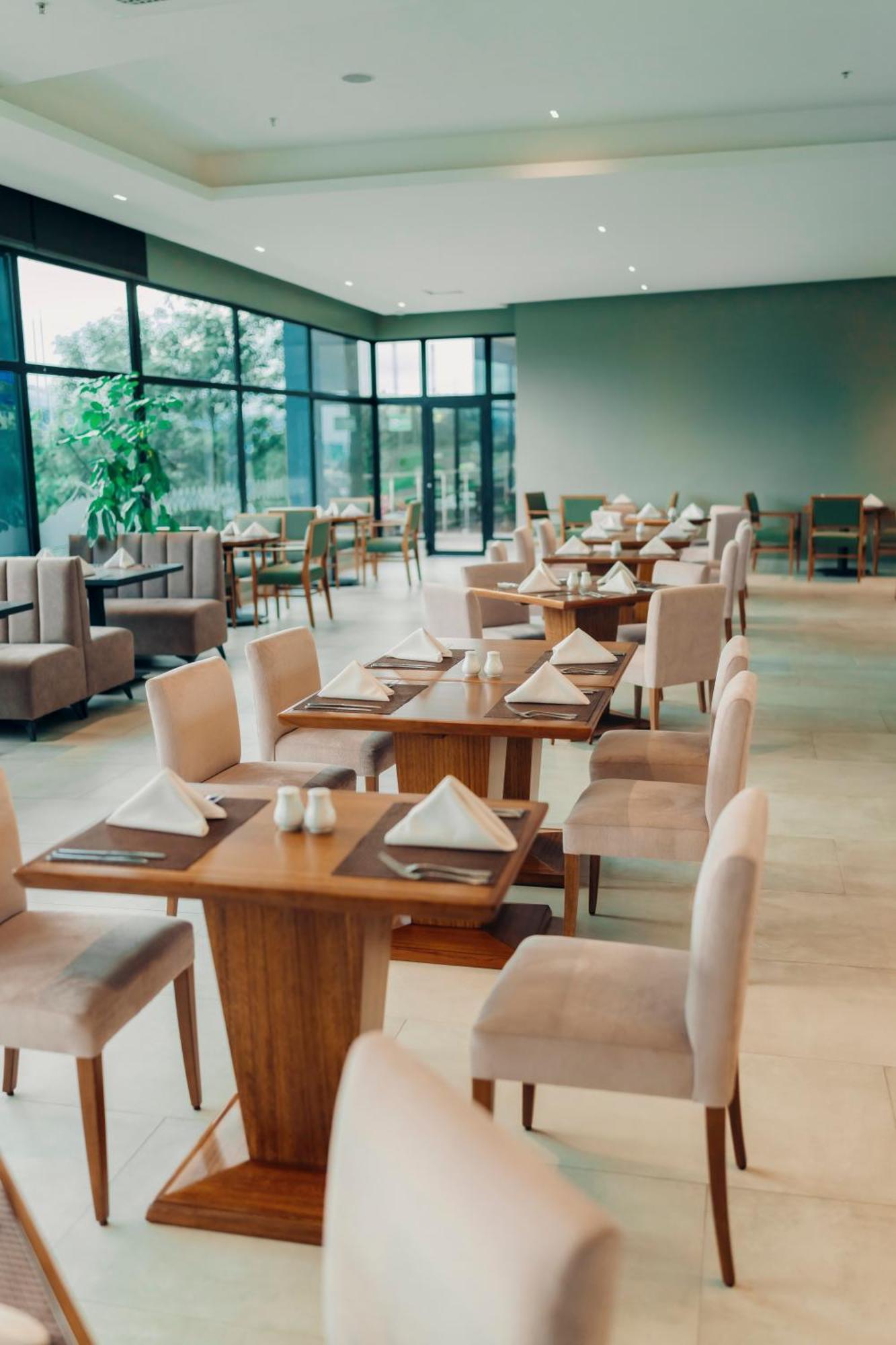 Wyndham Quito Airport Hotel Puembo Bagian luar foto