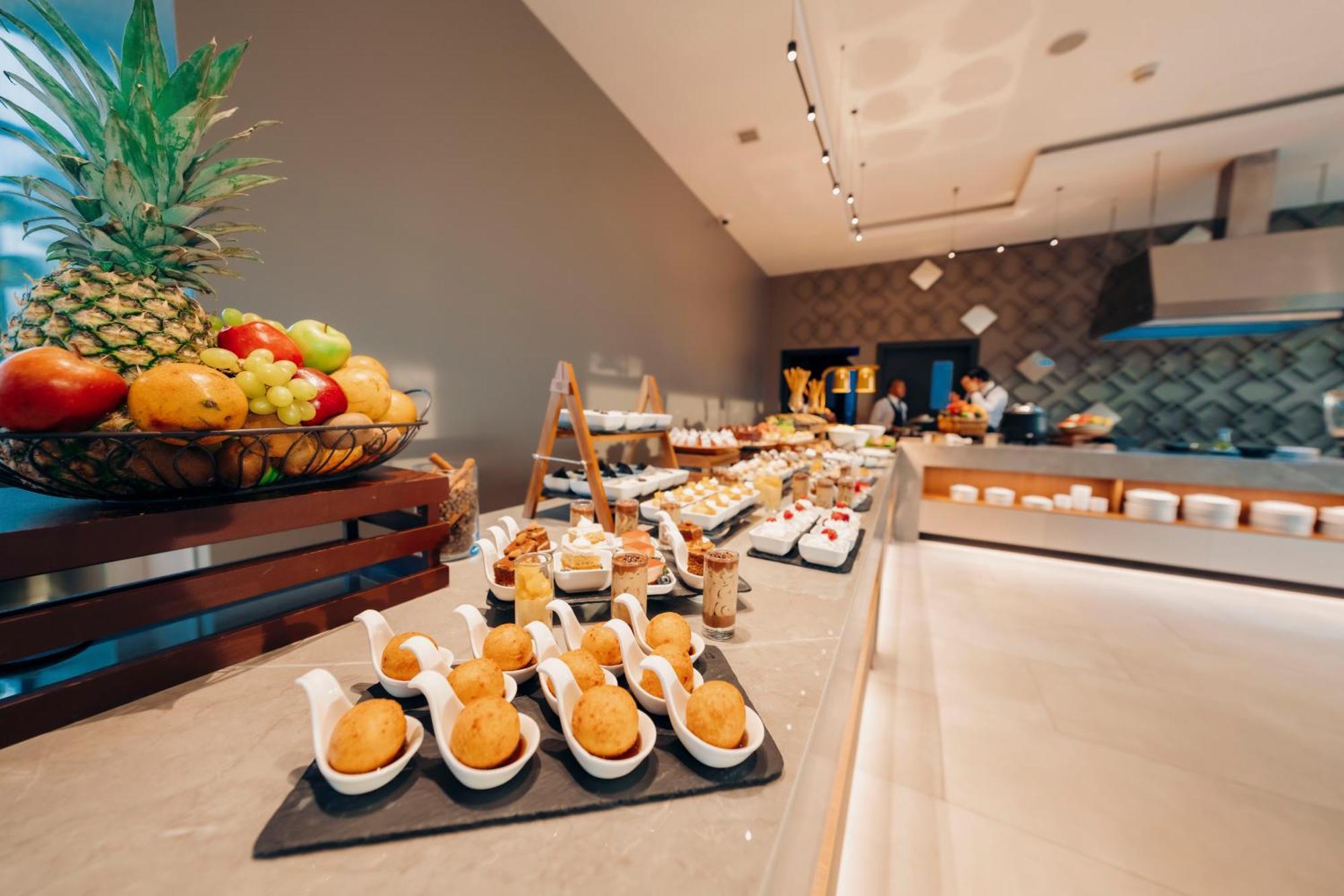 Wyndham Quito Airport Hotel Puembo Bagian luar foto